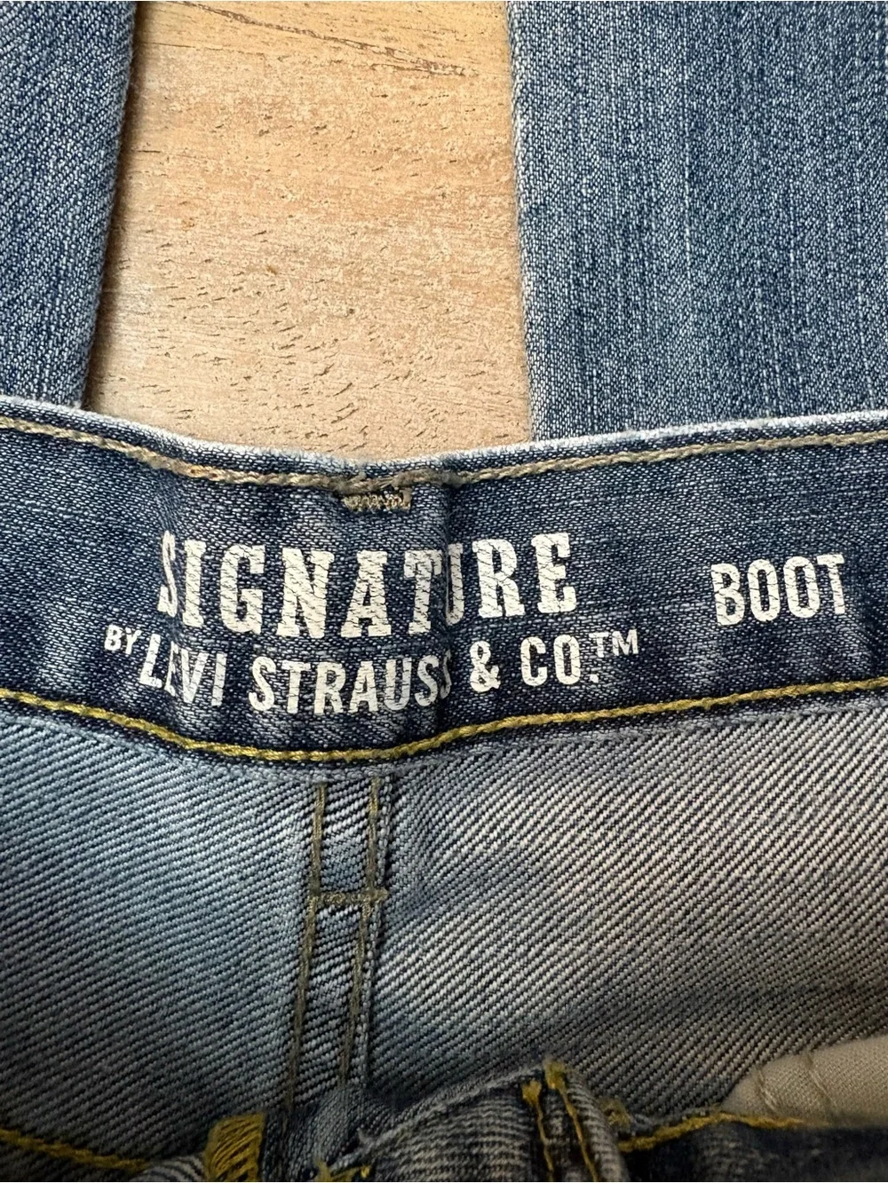 Signature by Levi’s Boys 14 Reg Bootcut Jeans Adjustable Waist VGUC Medium Wash
